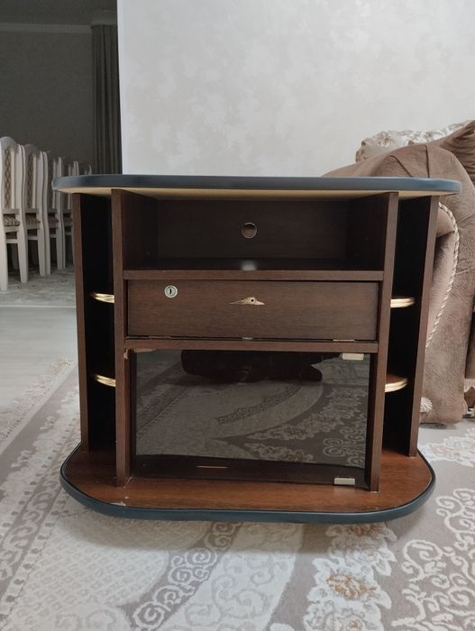 Подставка под телевизор