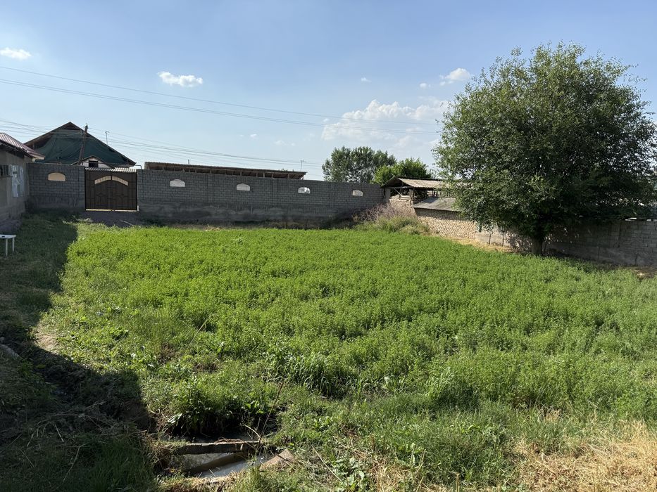 Срочно продается участок пустая земля очень хорошая локация.