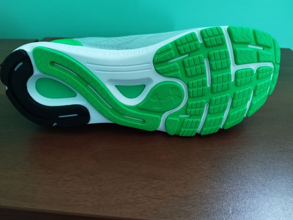 Кроссовки under armour