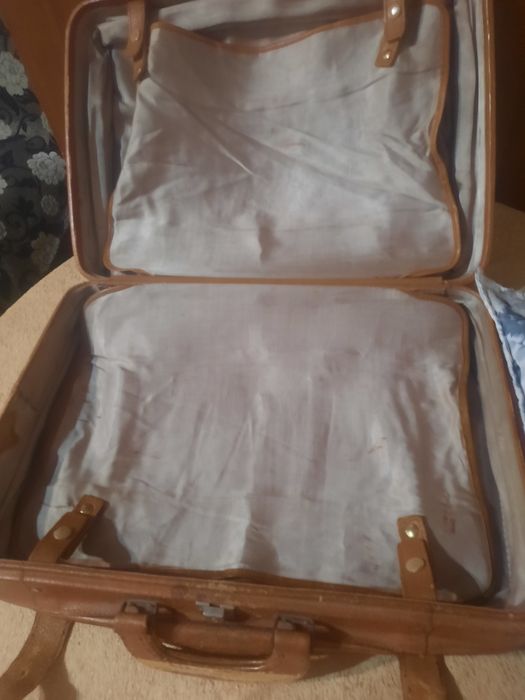 Чемодан ретро кожаный  50 см на 35 см.