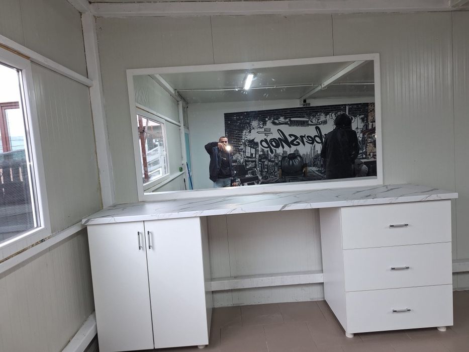 Vând mobilier frizerie