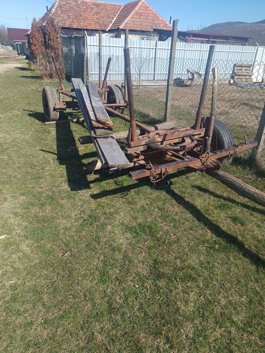 Vând straf și platforma