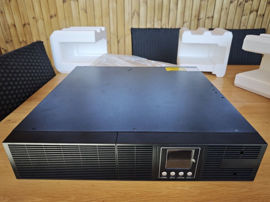 UPS 1000VA / 900W rackabil