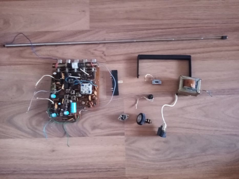 Vând următorul pachet de electronice: RR Solo 500, RR Cosmos, TV colo