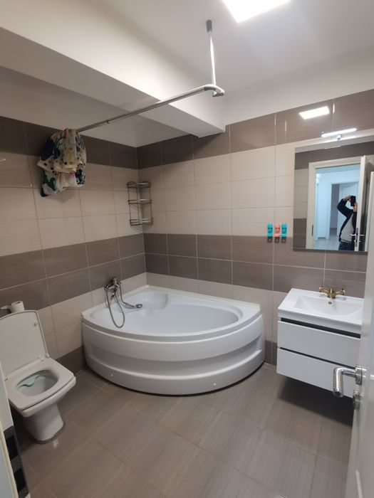 Închiriez apartament 3 camere decomandat + loc parcare zona Dobroesti , gol gata de mutat / se face contract ( Zona Pod Fundeni - Dobroesti)