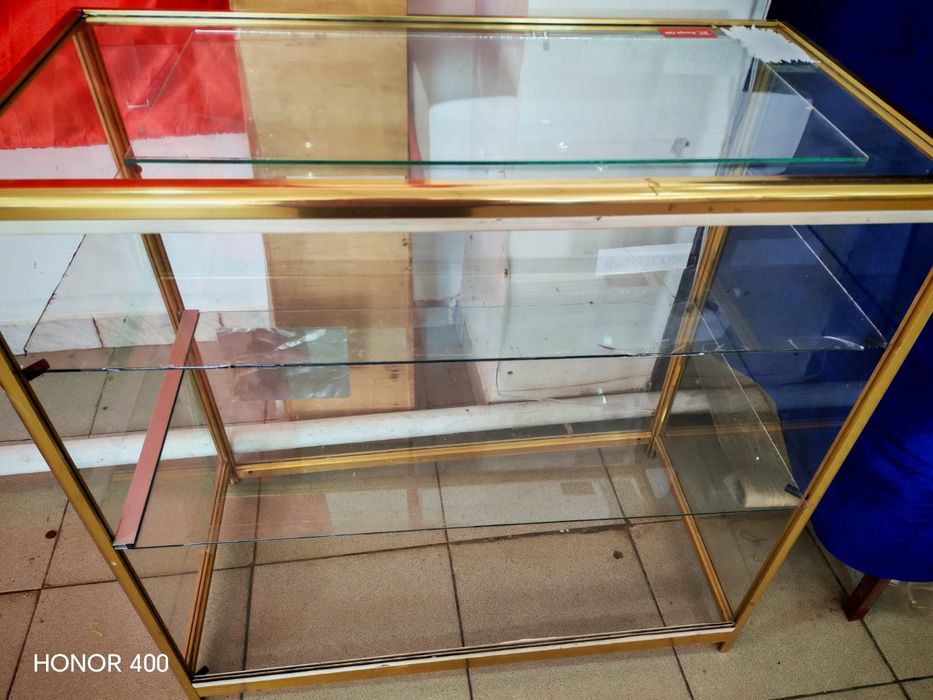 Продам витрины, нормальные