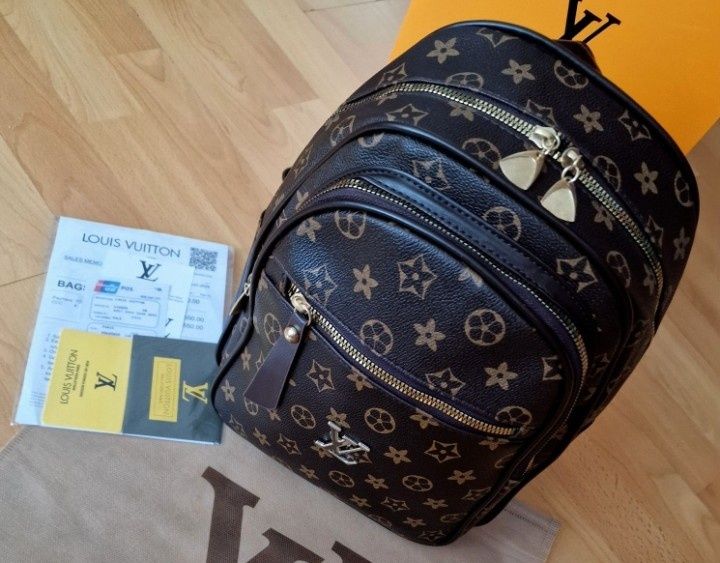 Rucsac LV logo metalic auriu, saculet, etichetă