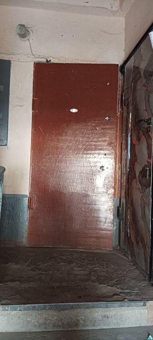 Temir eshik sotiladi