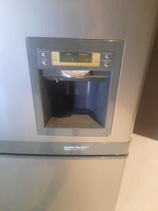 Холодильник Самсунг.