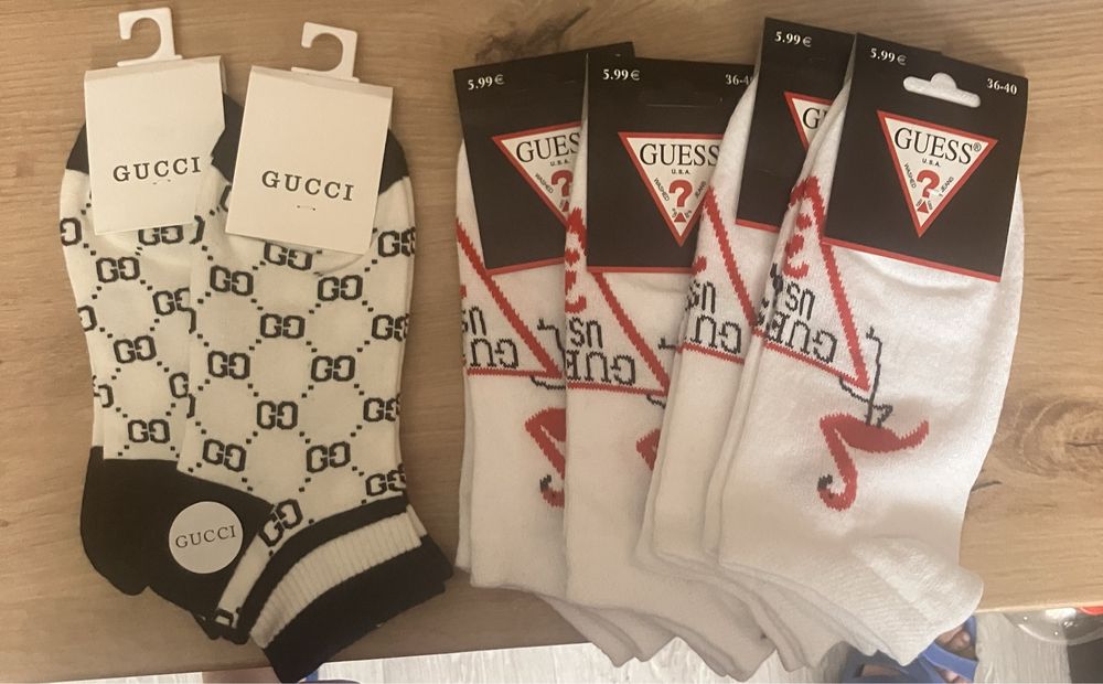 Vand sosete gucci si guess