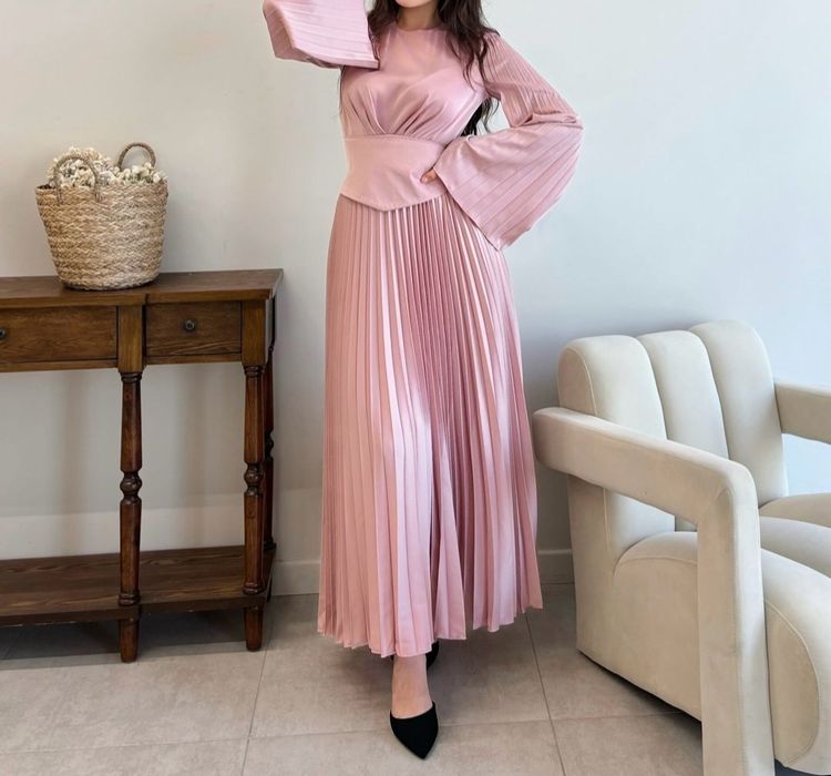 Платье розовый цвет