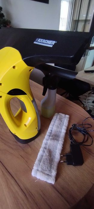 Акумулаторна стъклочистачка Karcher WV2