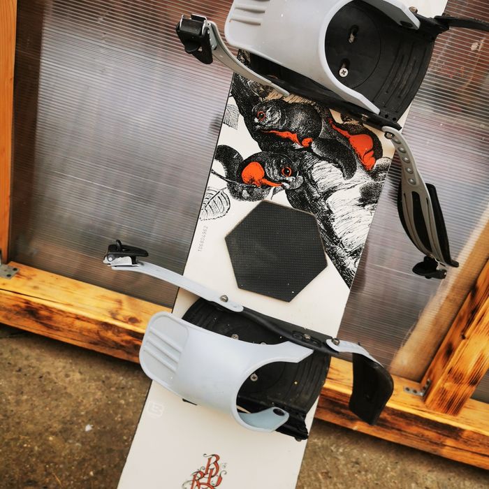 Vand placa snowboard pret in privat