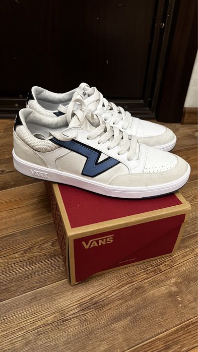 Кроссовки, кеды Vans