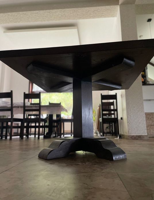 Masă din stejar masiv – piesă unicat, făcută la comandă