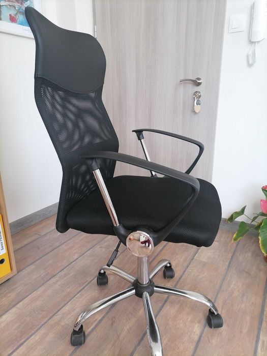 Офис стол запазен с работещ механизъм