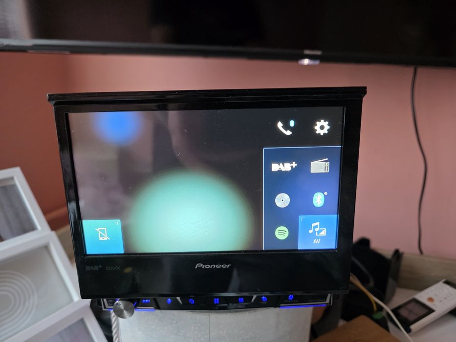 Продавам Pioneer avh-z7200dav