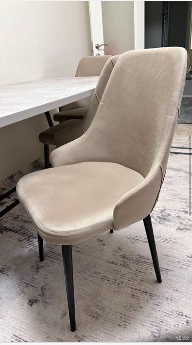 Кухонный стол и 4 стула