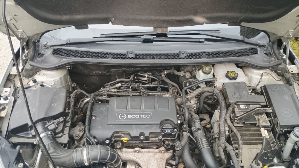 Opel Astra J 1.4t prim proprietar Romania 3 chei