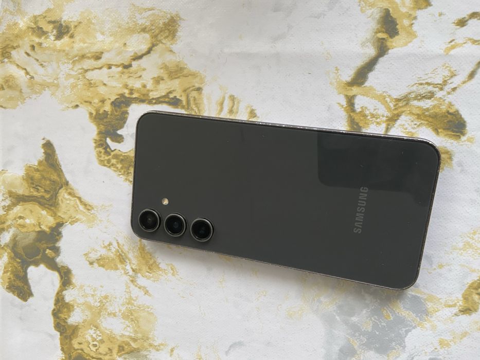 Продам телеофн Samsung