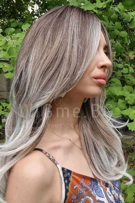 Дълга сребристо руса чуплива перука Силвър