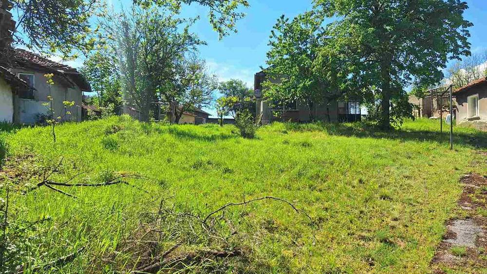Два парцела с две къщи в село Чеканчево област София