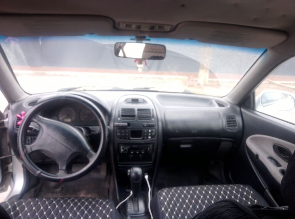 Машина Mitsubishi Carisma