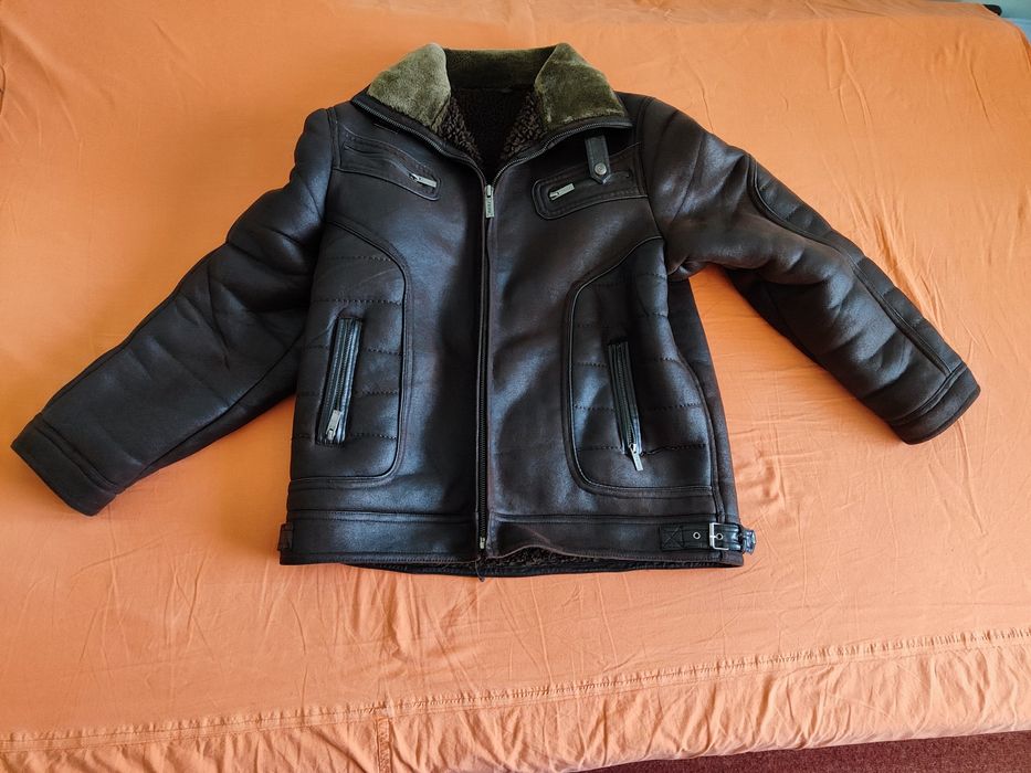 Кожено + едно спортно яке.60 +15 евро за синьото.