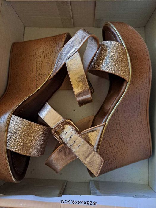 Дамски сандали на платформа