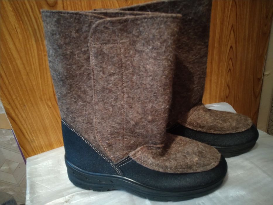 Валенки на подошве новые, размер 42.