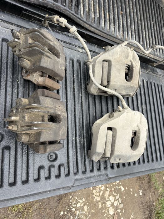 Спирачни апарати БМВ е60 530i за !