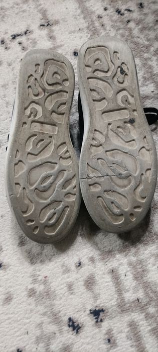 Kiyilgan oyoq kiyimlar