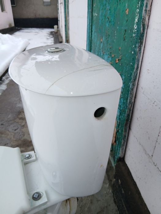 Продам кераиивескмй унитаз б/у