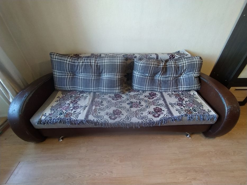 диван бесплатно срочно