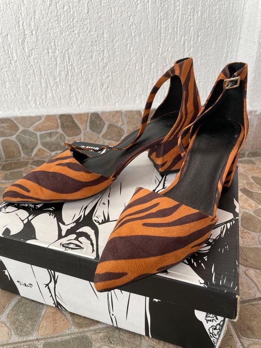 Sandale cu toc gros animal print