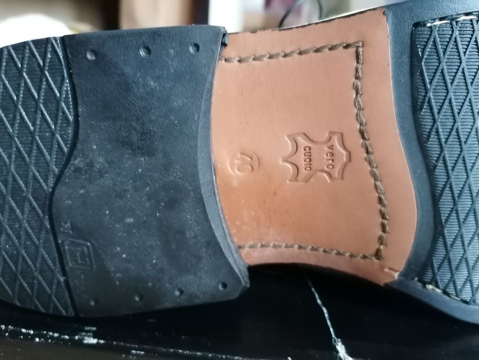 Vând pantofi Gino Rossi