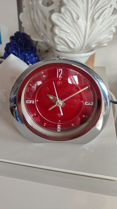 Стар часовник будилник отличен