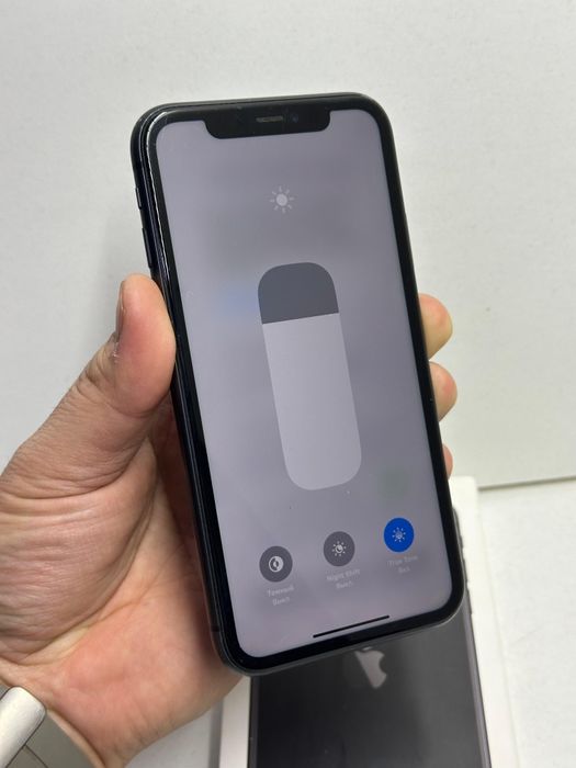 Продам Айфон 11 64г