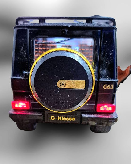 Метални реалистични модели на Mercedes C63 AMG и Benz G Klassa