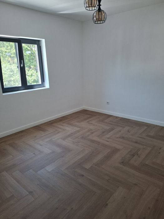 vand casa px1 4 camere din caramida