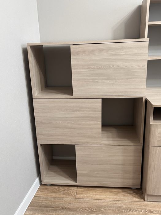 Продам письменный стол с тумбой