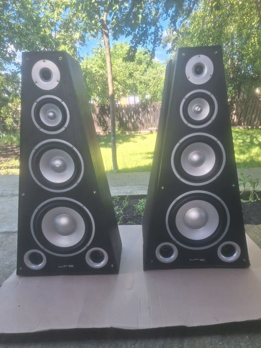 Boxe audio cu design piramidal