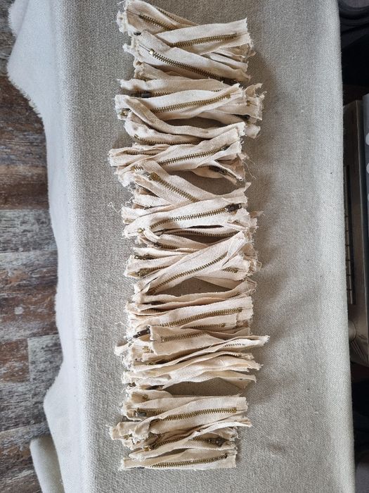 Pachet 80 buc Fermoare . 12 cm. Noi.