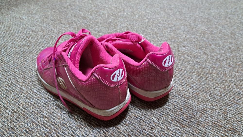 Роликовые кроссовки Heelys