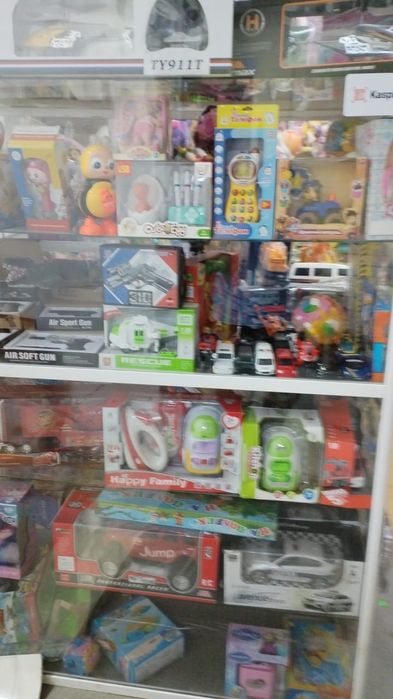Продаеться магазин игрушек