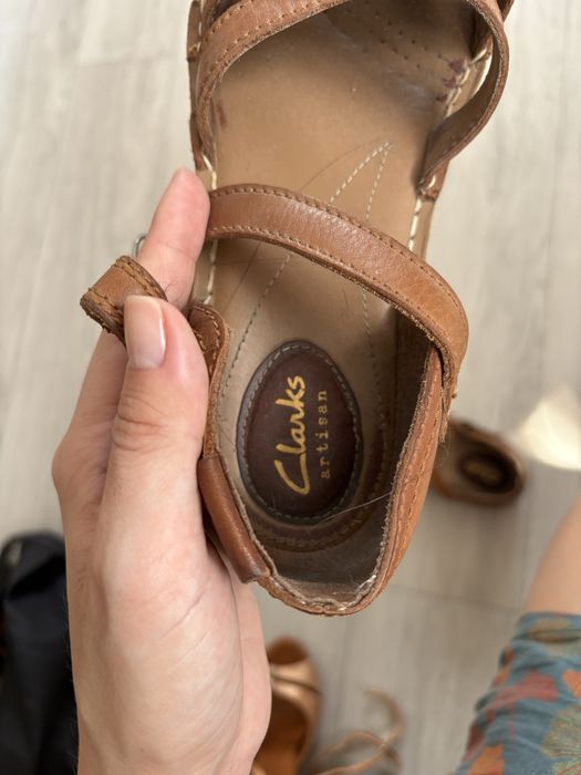 Продам босоножки Clarks