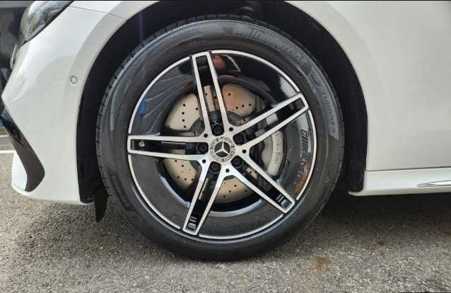 Mercedes-Benz E300 4matic