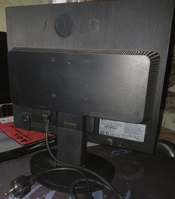 Монитор LG Flatron L1753S 17 дюймов