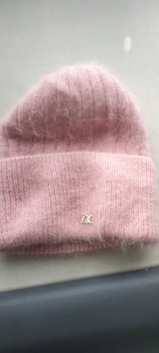 Продам шапки новые