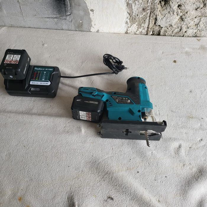 Fierăstrău Pendular Makita JV102D - 12V